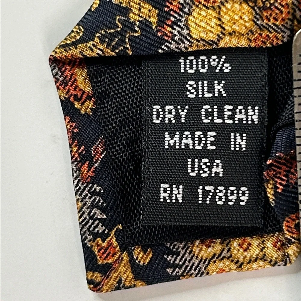 Smithsonian Institute 100% silk tie. 1875 Brussels Carpet‎ Design. Made in USA